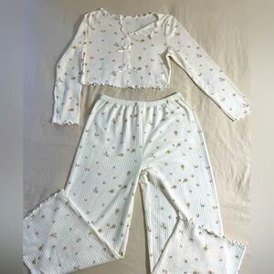 Waffle Pajama Set with tulips and bows in front of the shirt 🌷